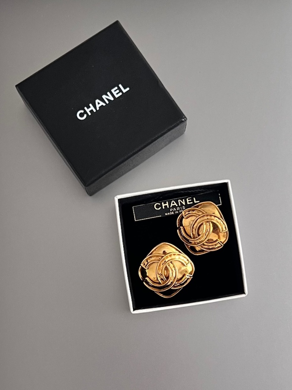 Chanel 94P Vintage Gold Clip-on Earrings